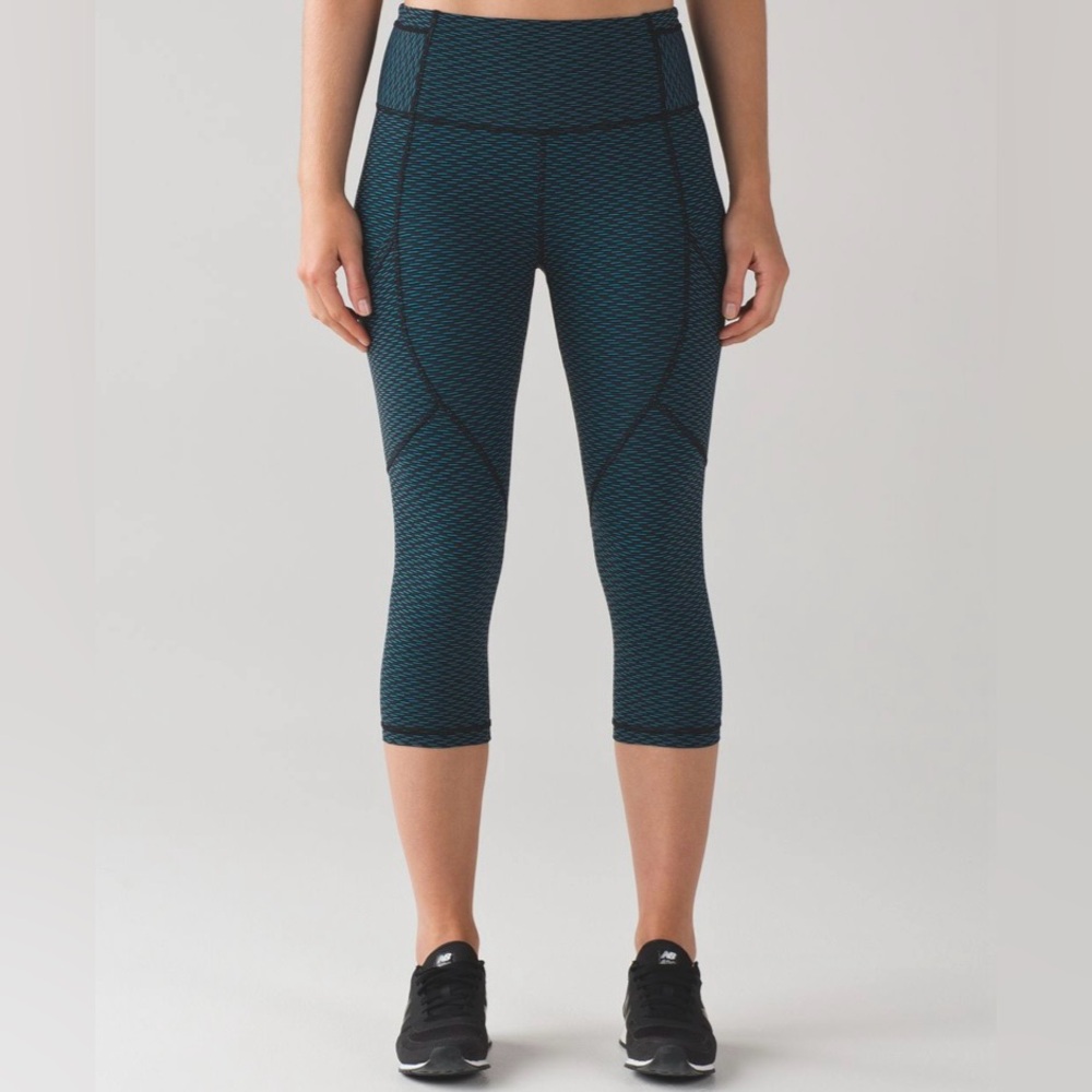 Lululemon Outrun 17” Cropped Legging